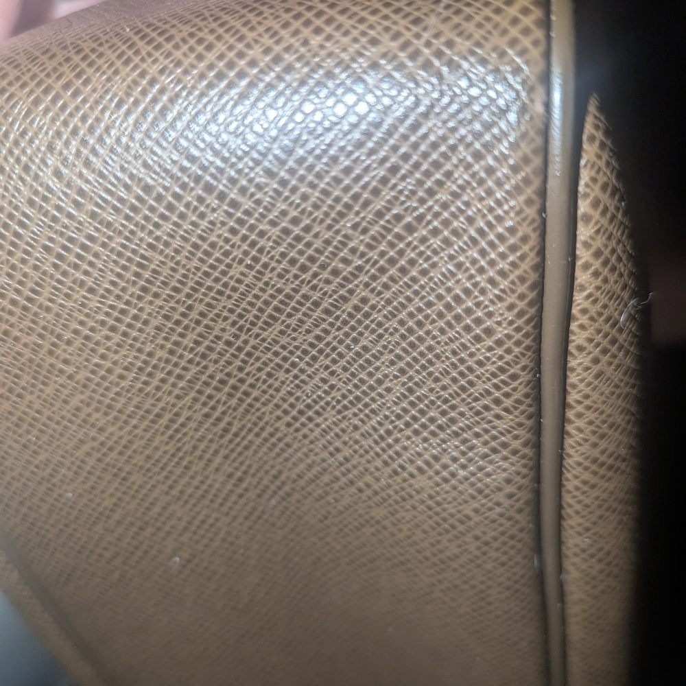 Authentic Yaranga Camera bag Louis Vuitton..Unisex - Picture 11 of 16